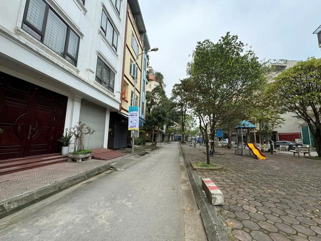 Người nhà tôi cần bán NHÀ MẶT NGÕ Kim Đồng, Giáp Bát 69m- Kinh Doanh. Nhà Nguyên bản. Chỉ 19 tỷ 5 - Ảnh chính